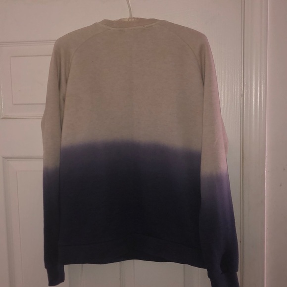 A ombre sweater top perfect for winter ‼️ - Picture 2 of 2